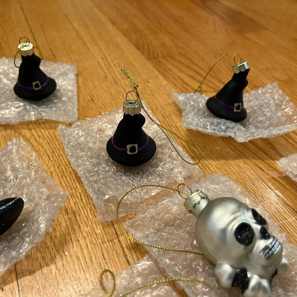 Halloween Themed Ornaments Set